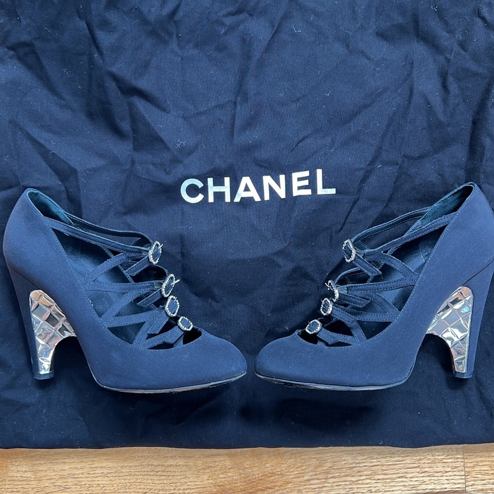 CHANEL Size 37 Pumps